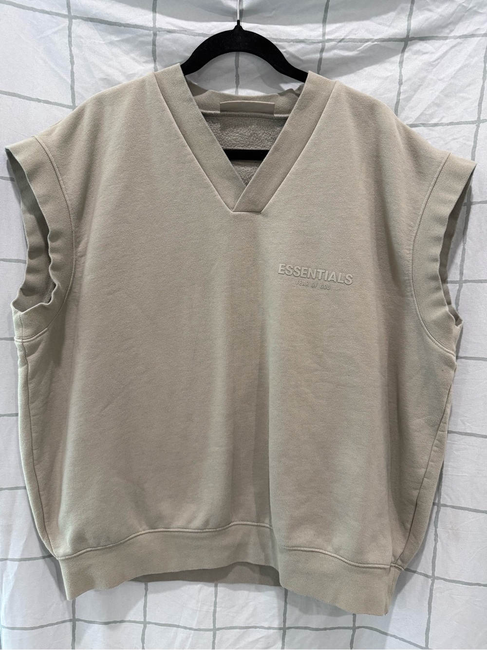 Essentials Unisex Beige V-Neck Sleeveless Pullover